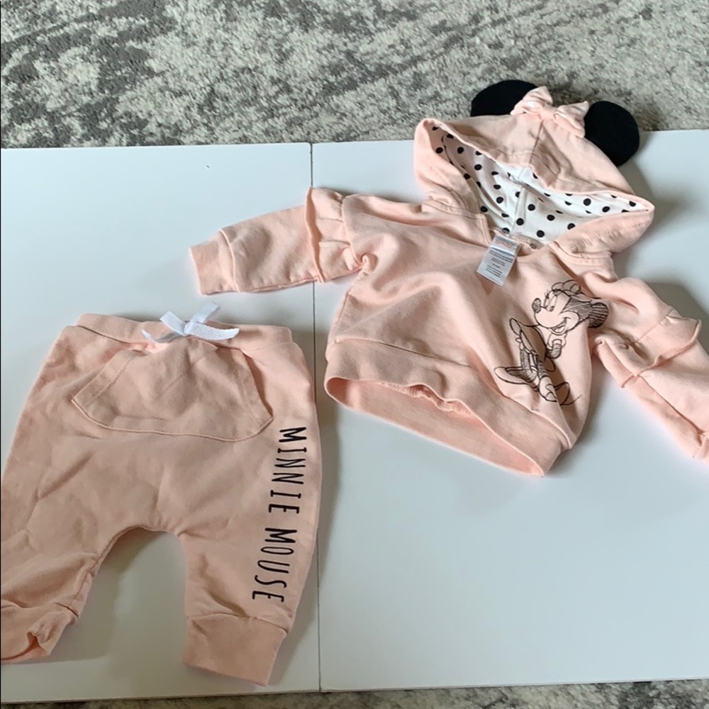 Minnie Mouse sweatsuit
